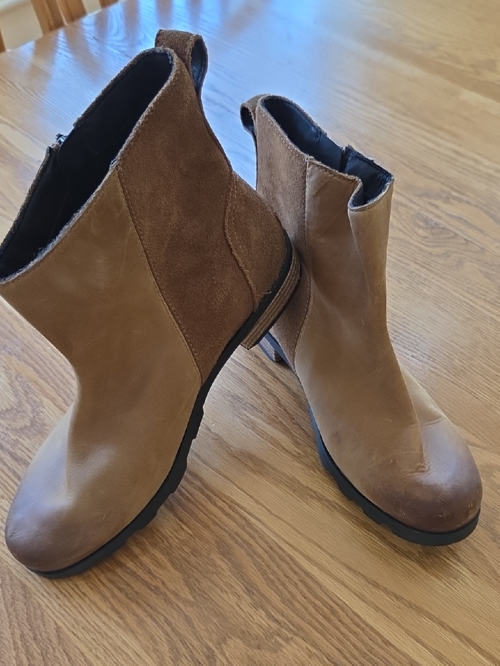Sorel Tan Suede Ankle Booties with Low Heel 🟨 TOTE